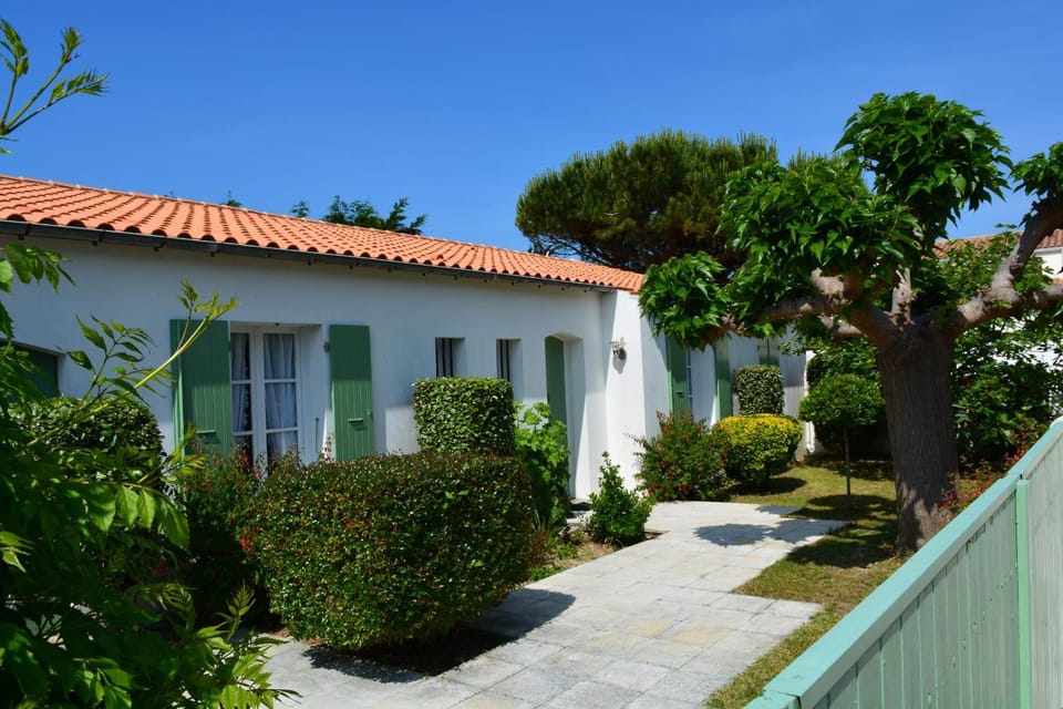 Facade/entrance, Garden