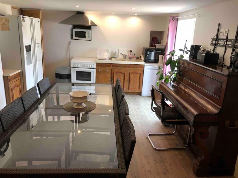Rez de maison jardin appart Apartment in Auvergne-Rhône-Alpes