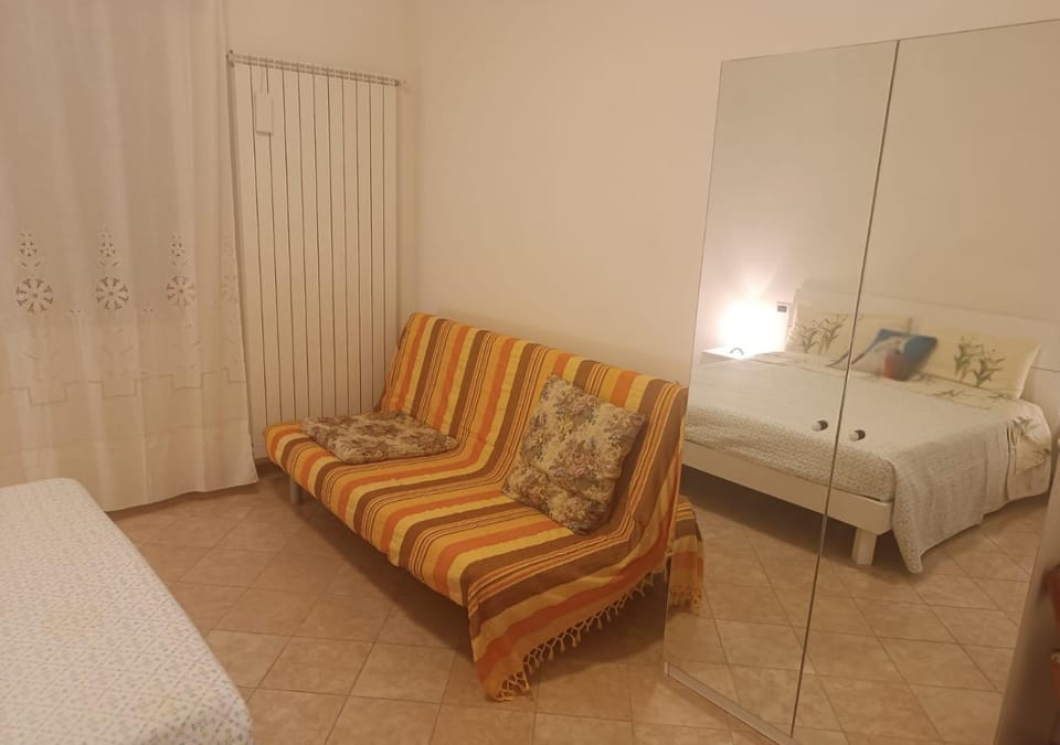 young children, older children, Family, Inner courtyard view, pet friendly