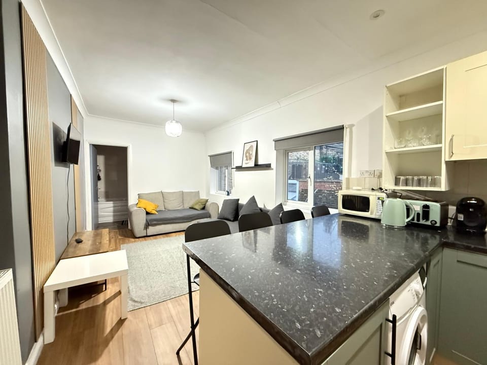(R0)2 Bedroom Flat in Zone 2 Lnd Apartment in London Borough of Hackney