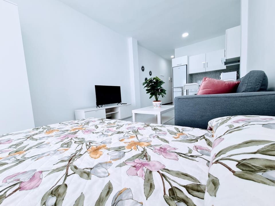 Bed, Living room, Photo of the whole room, Bedroom