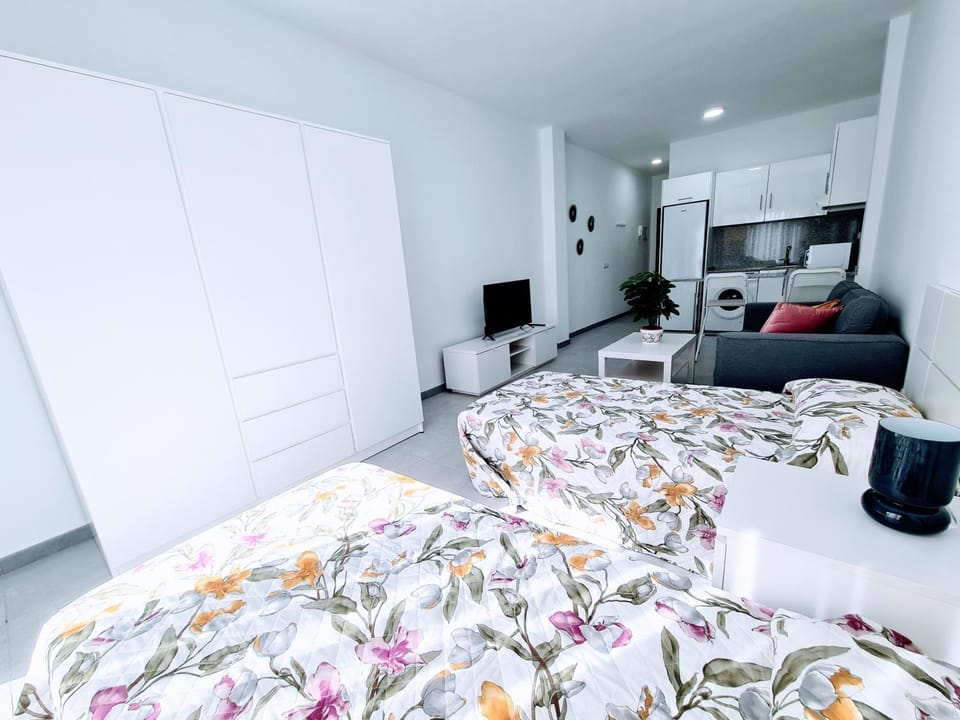 Bed, Living room, Photo of the whole room, Bedroom