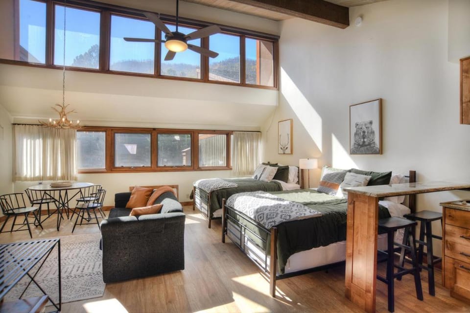 Tamarron Gambel Oak 747 - Starlight Suite - Durango CO House in La Plata County