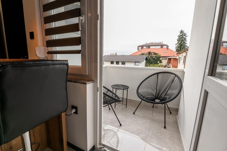 View (from property/room), Balcony/Terrace, Seating area