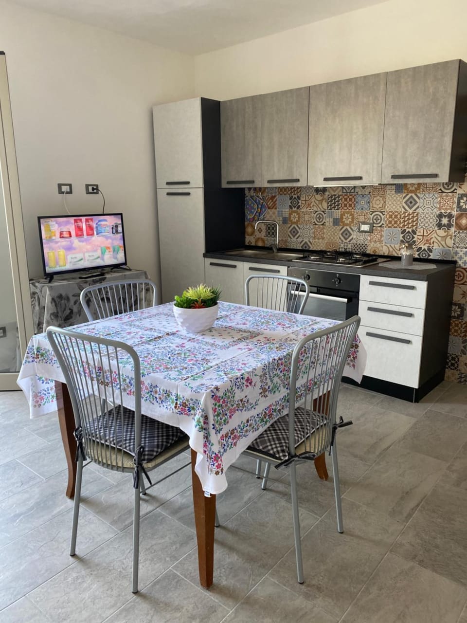 TV and multimedia, Kitchen or kitchenette, Living room, Seating area, Dining area, pet friendly, stove