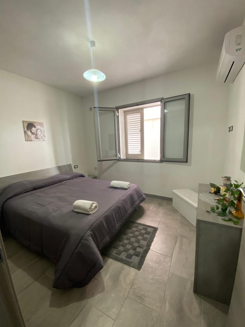 Bed, Photo of the whole room, Bedroom, towels, air conditioner