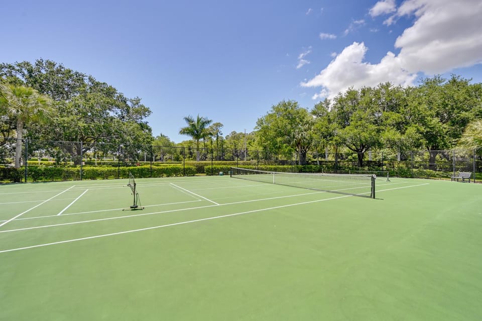 Newly Updated Golf Villa w/ Free Golf May-Oct House in Lely Resort