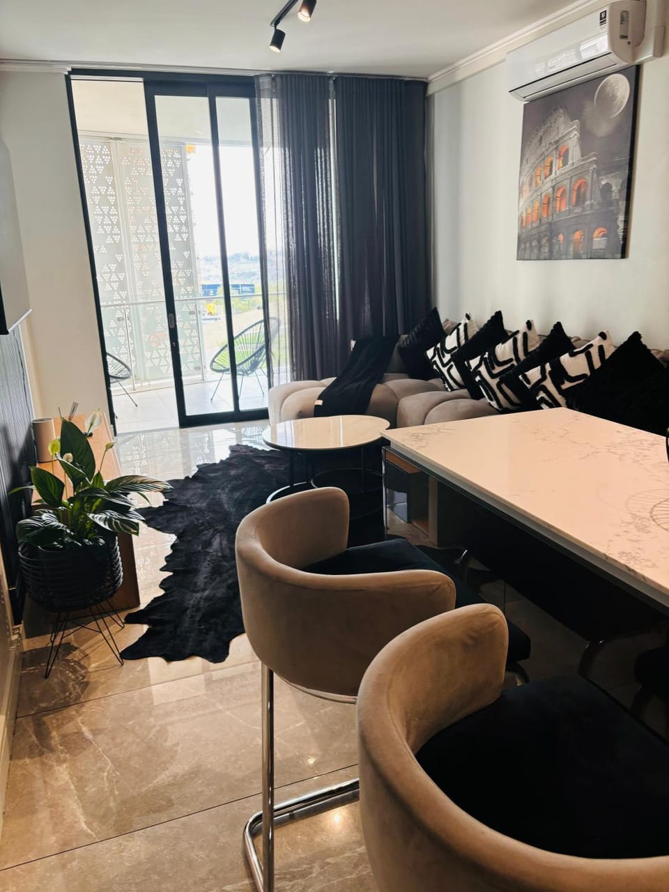 Thango Res Ellipse Waterfall. Apartment in Sandton