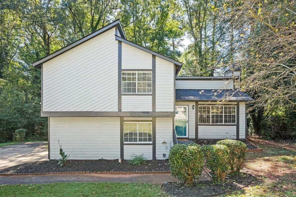 Property building, Spring, Day, Natural landscape, Garden, Garden view