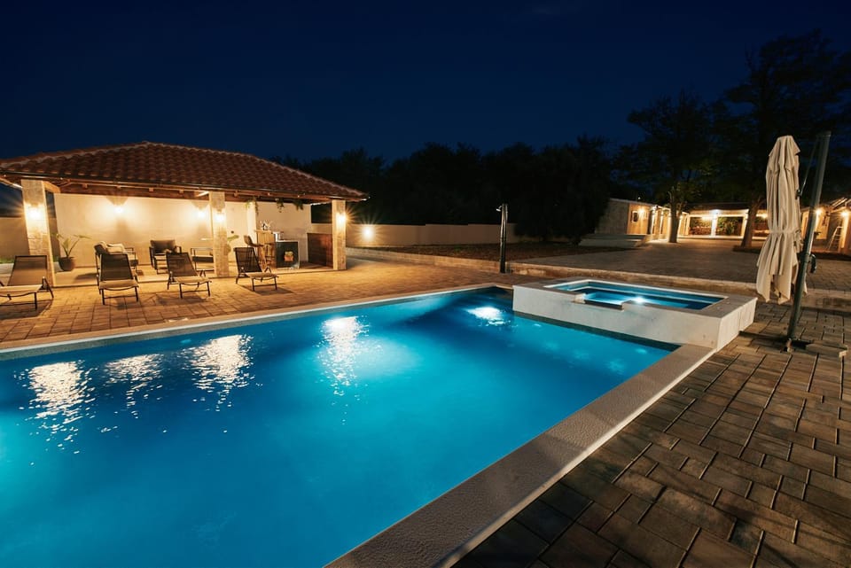 Night, Pool view, Swimming pool, sunbed