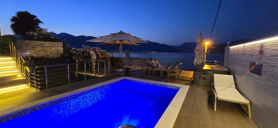 Swimming pool, Swimming pool