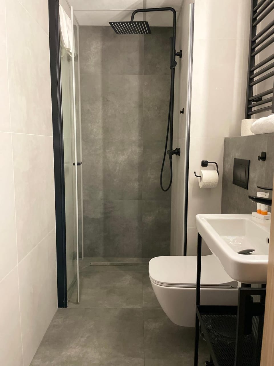 Shower, Toilet, Bathroom