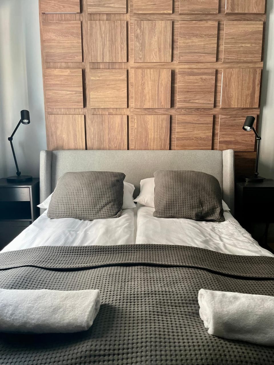 Bed, Photo of the whole room, Bedroom, towels