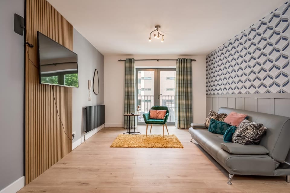 Bed, TV and multimedia, Living room, Photo of the whole room, Seating area