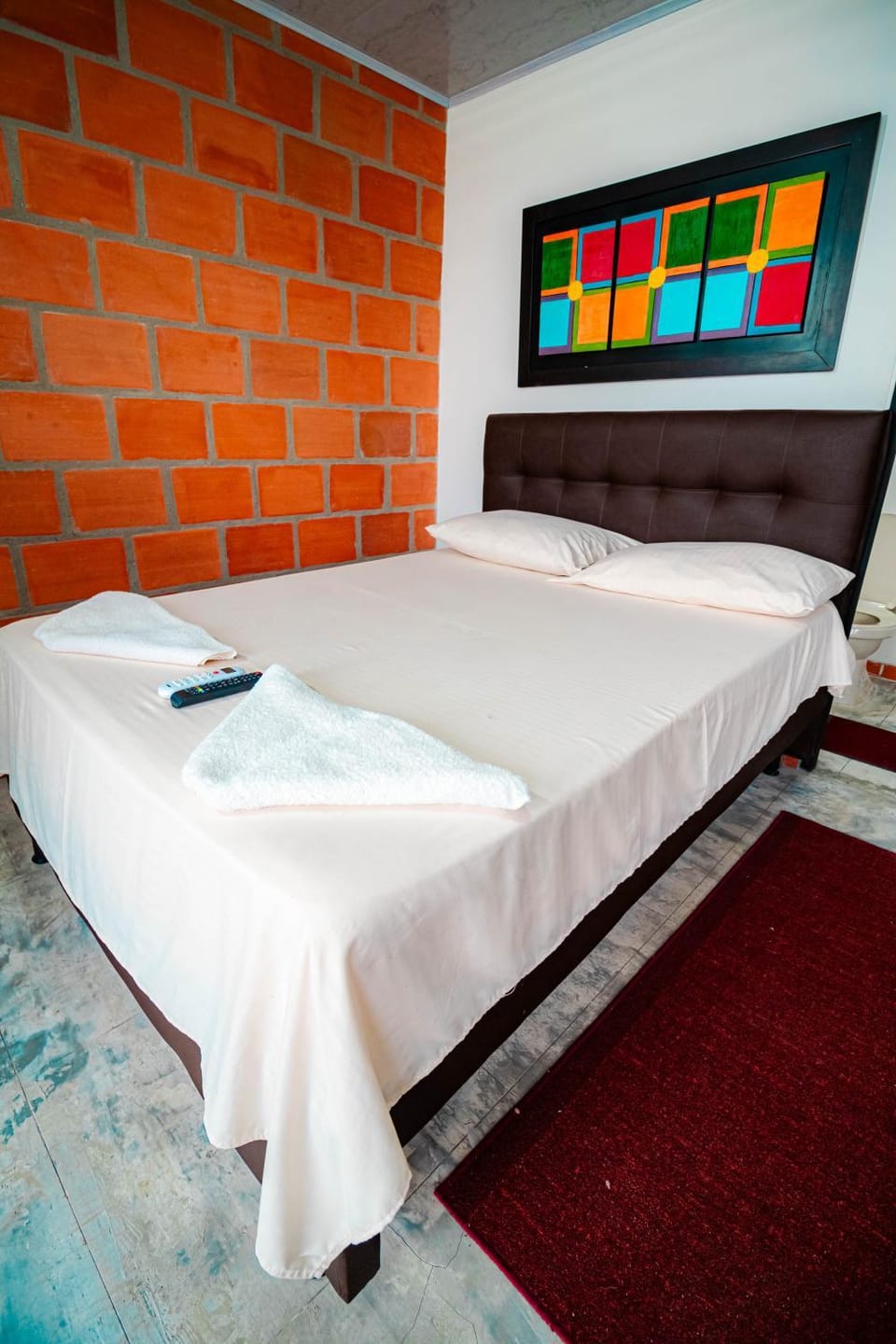 Decorative detail, pet friendly, room service