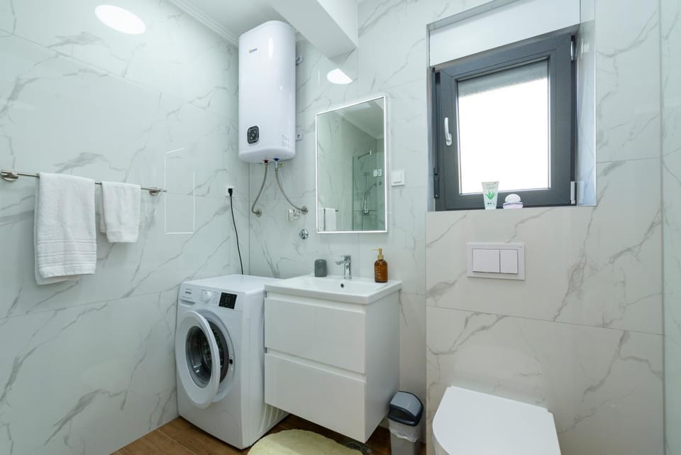 Toilet, Bathroom, washing machine