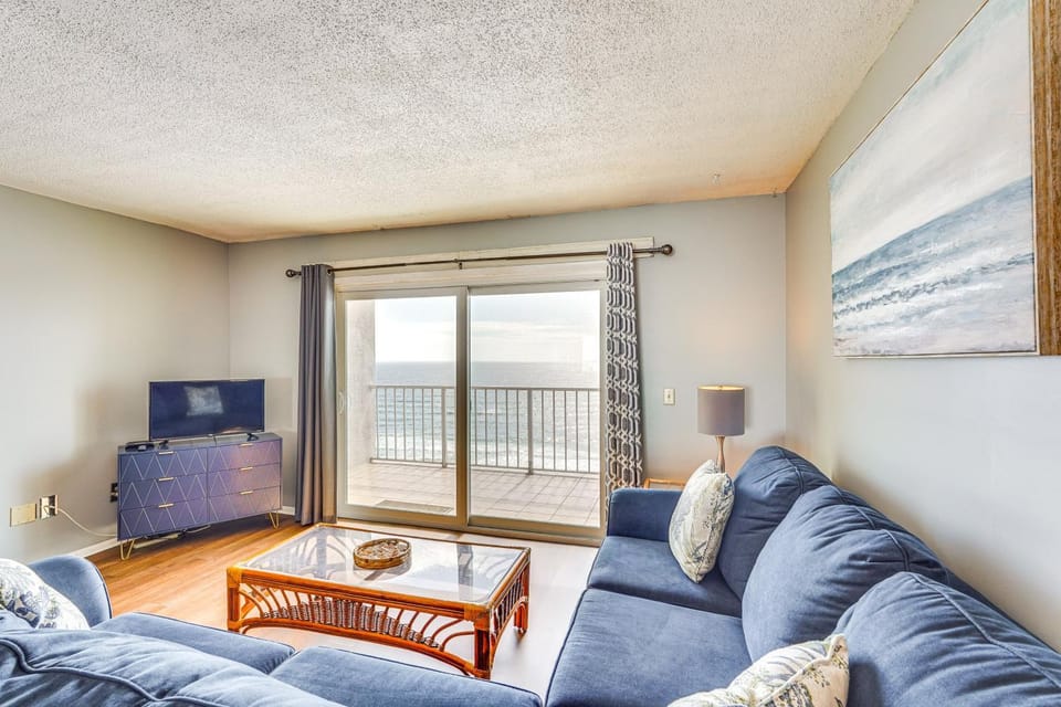 Steps to Shore: PCB Condo w/ Pool Access + Views! House in Upper Grand Lagoon