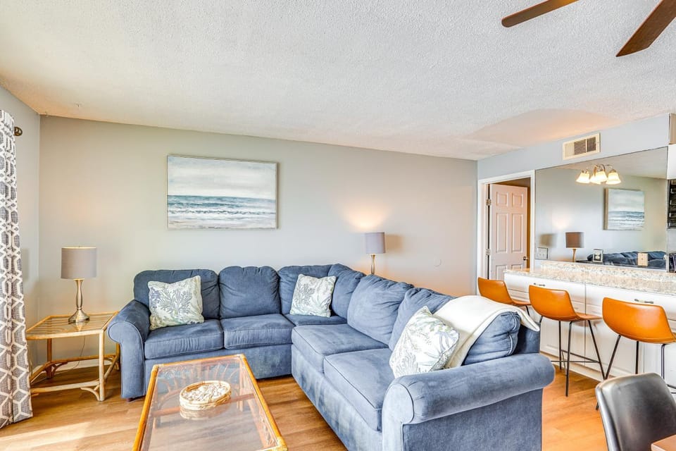 Steps to Shore: PCB Condo w/ Pool Access + Views! House in Upper Grand Lagoon