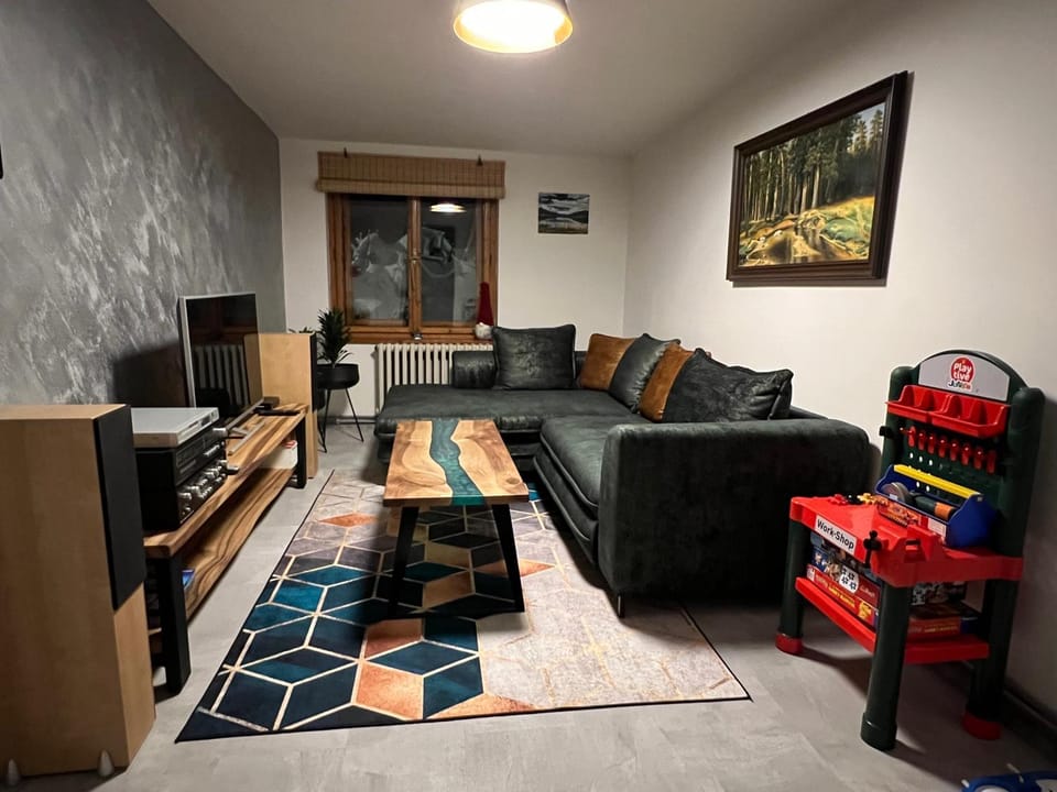 Communal lounge/ TV room, Living room