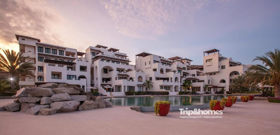 Property building, Day, Natural landscape, Pool view, Swimming pool