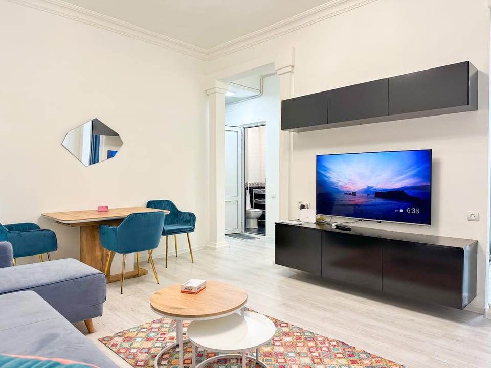 TV and multimedia, Living room, Seating area