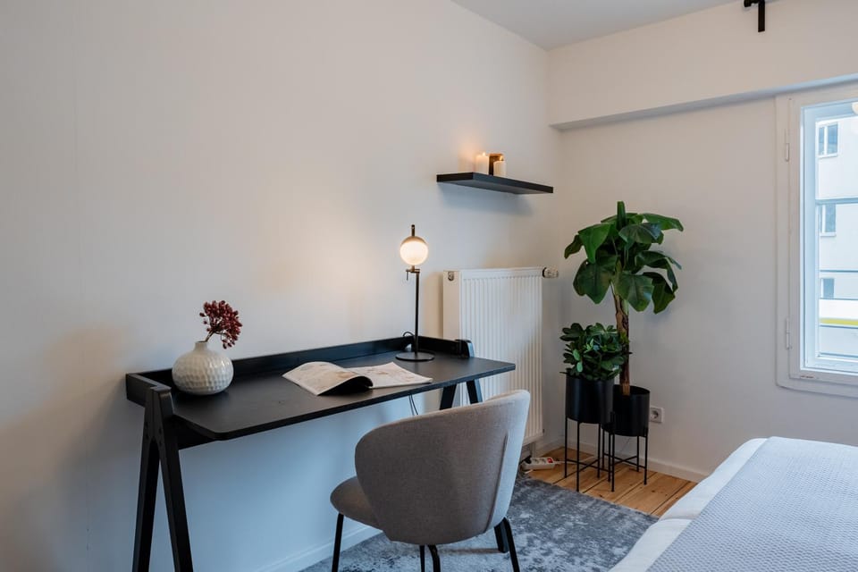 Photo of the whole room, Bedroom