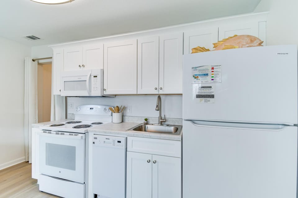 Swim, Tour & Explore! Gulf Shores Condo w/ Balcony House in Alabama