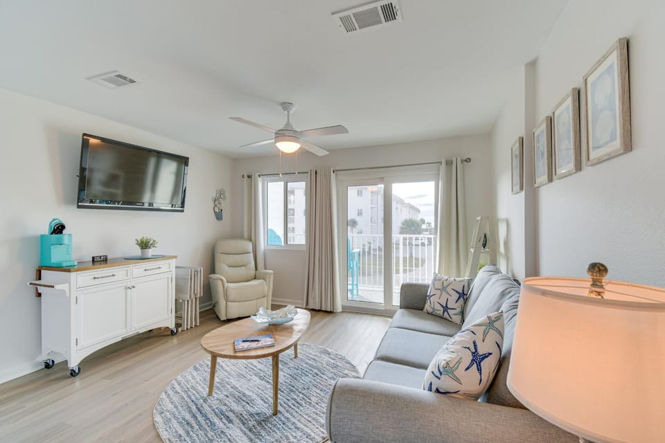 Swim, Tour & Explore! Gulf Shores Condo w/ Balcony House in Alabama