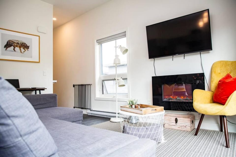 Reved Up & Out - Remarkable Two Bedroom Condo House in Revelstoke