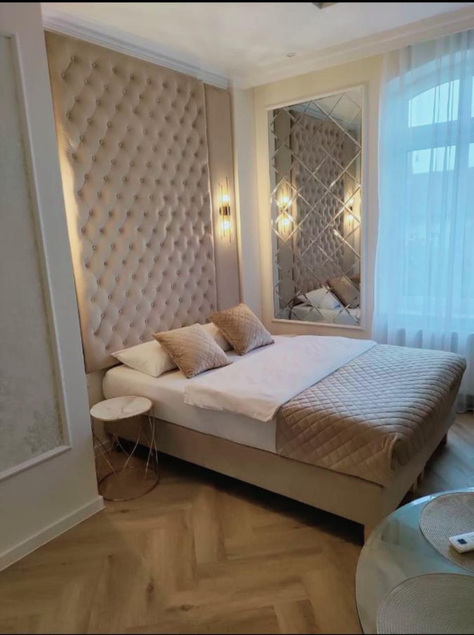 Bed, Living room, Photo of the whole room, Seating area, Bedroom
