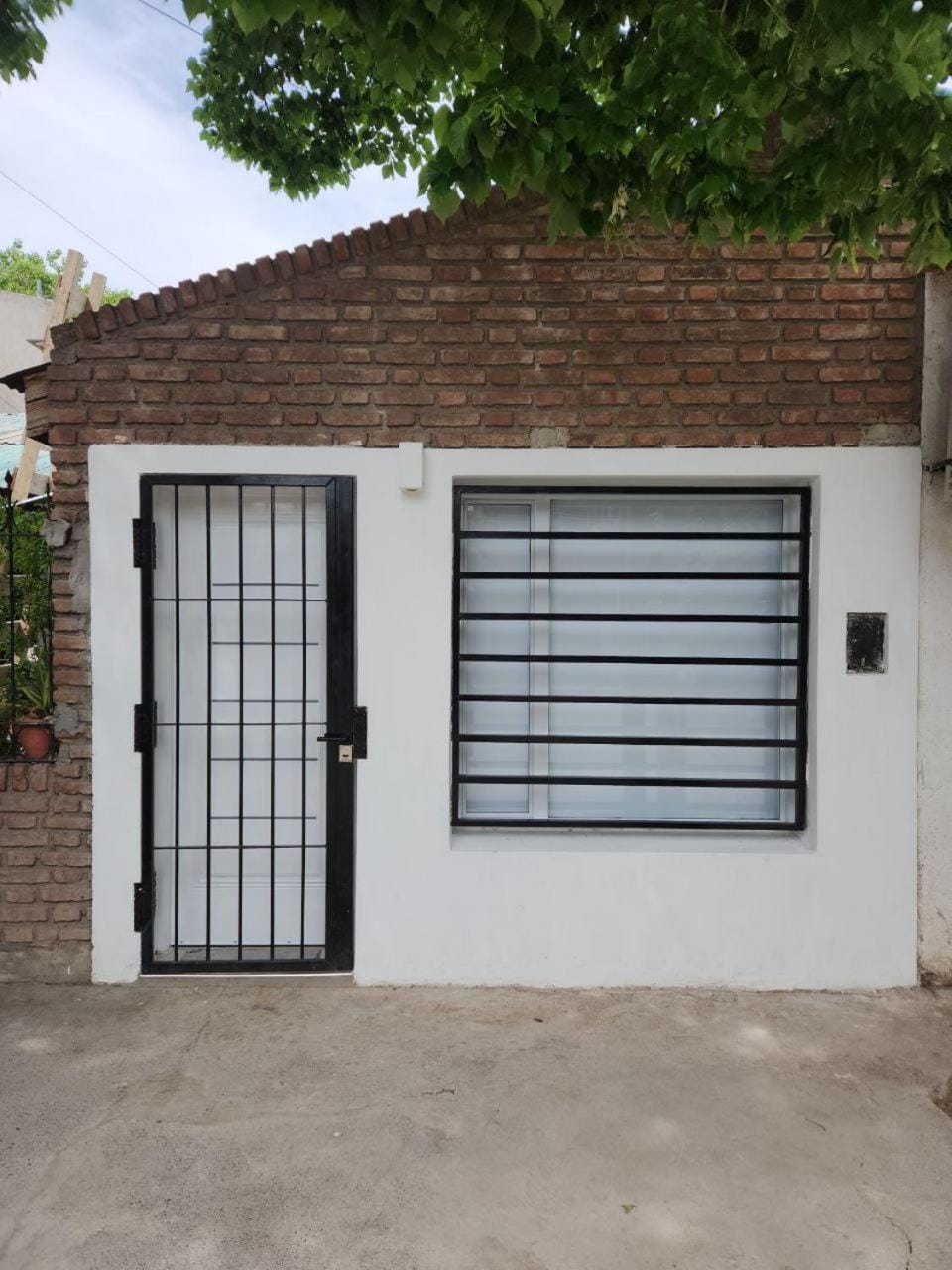 Facade/entrance, Off site