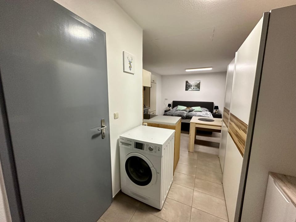 Photo of the whole room, washing machine, dryer