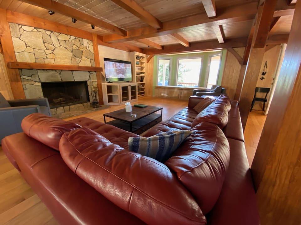 Communal lounge/ TV room, TV and multimedia, Living room, Evening entertainment