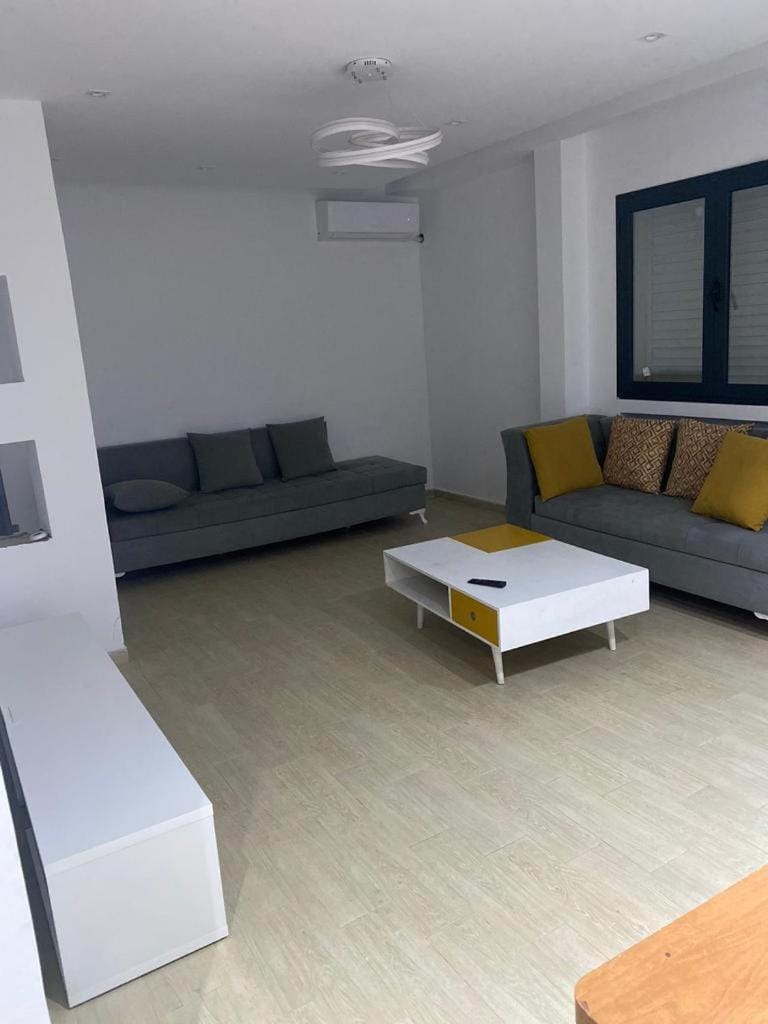 Bed, Living room, Photo of the whole room, Seating area, Bedroom, air conditioner