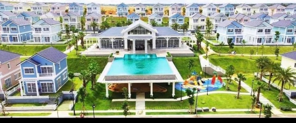 Swimming pool, Swimming pool