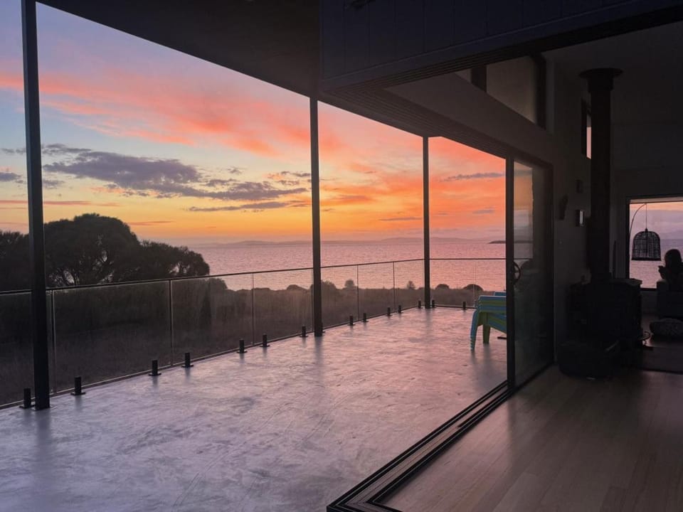 Waterfront 'Tupelo' with Sauna on Primrose Point House in Tasmania