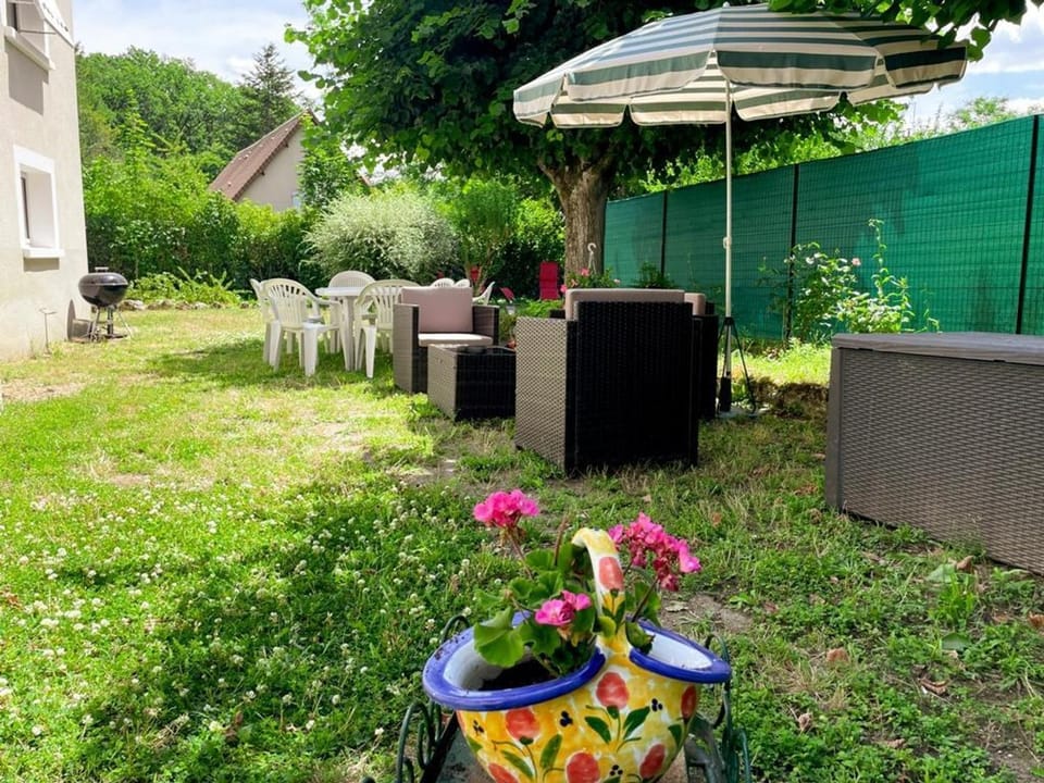 Gîte lumineux au cœur de Touraine, parking privé, Wi-Fi, 3 chambres - FR-1-381-539 House in Centre-Val de Loire