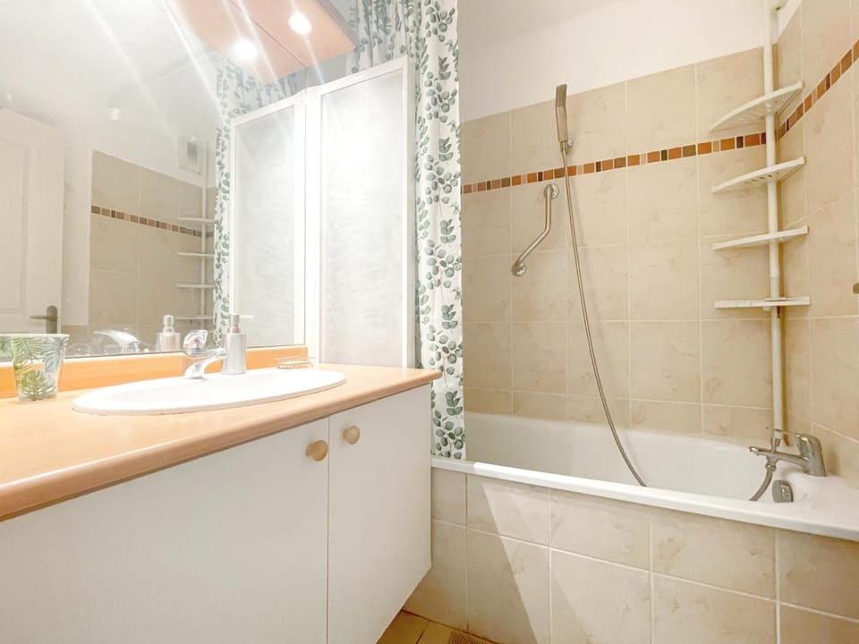 Joli T2 climatisé proche centre avec parking privé et loggia - Sète - FR-1-338-544 Apartment in Occitanie