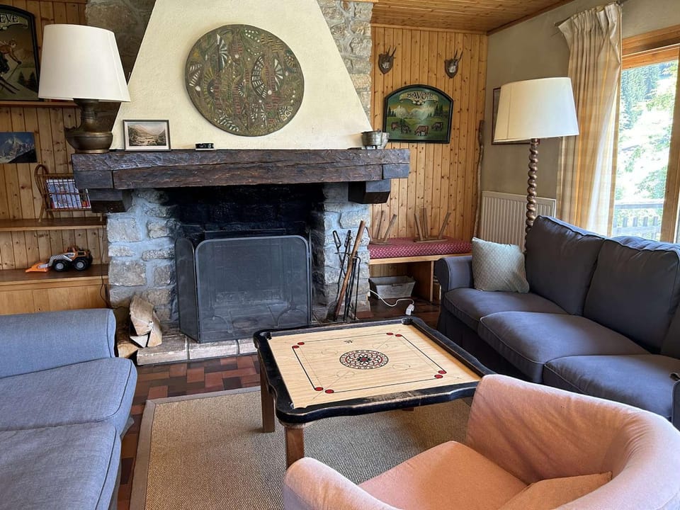 Chalet spacieux 8 pièces, 14 personnes, prés des pistes, parking - FR-1-595-93 Chalet in Notre-Dame-de-Bellecombe