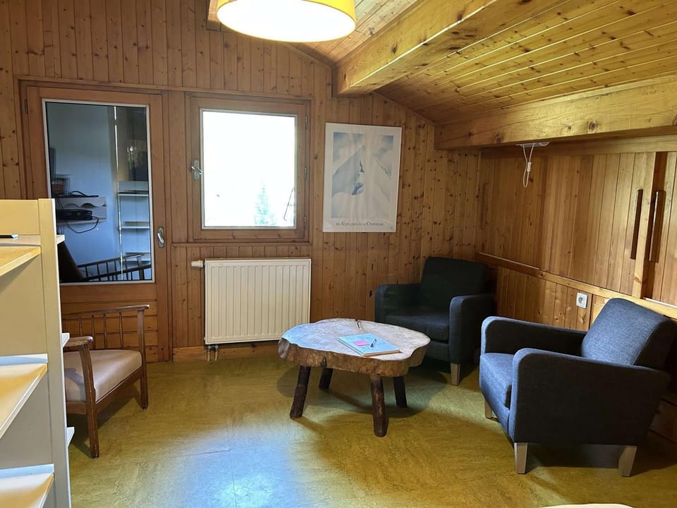Appartement typique 75m², 2 chambres, balcon, face au télésiège, parking, proche front de neige. - FR-1-595-92 Apartment in Notre-Dame-de-Bellecombe