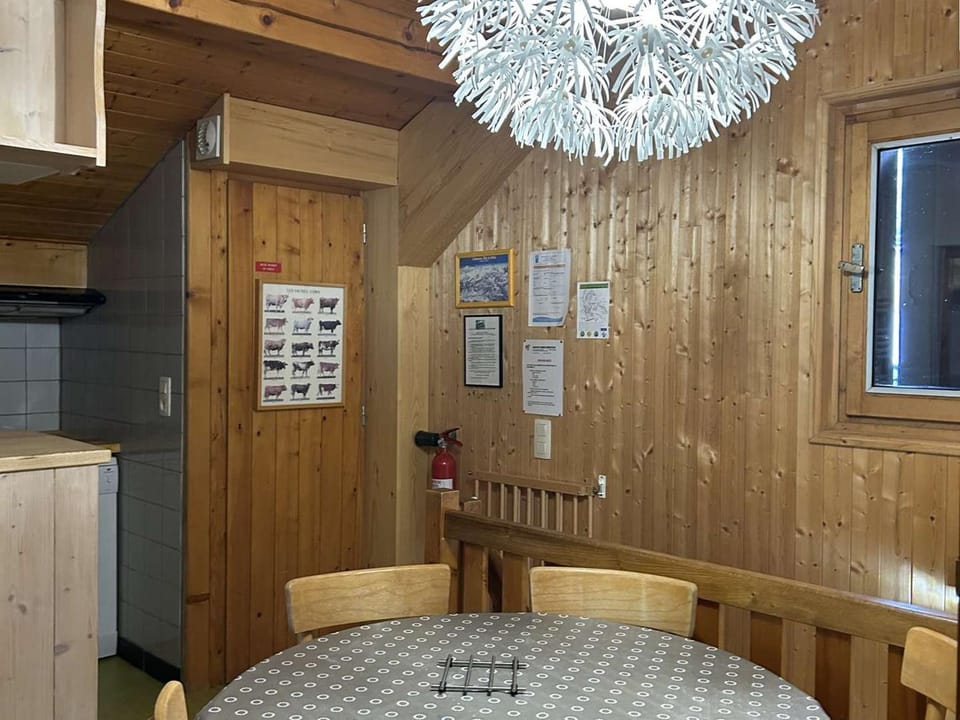 Appartement typique 75m², 2 chambres, balcon, face au télésiège, parking, proche front de neige. - FR-1-595-92 Apartment in Notre-Dame-de-Bellecombe