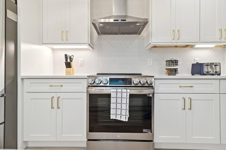 Kitchen or kitchenette, oven, stove, toaster