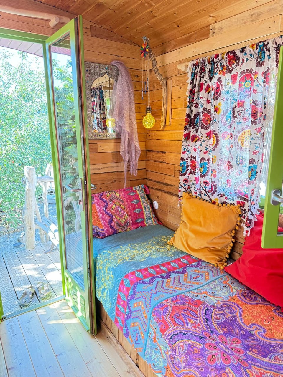 Roulotte de Charme Luxury tent in Bourgogne-Franche-Comté