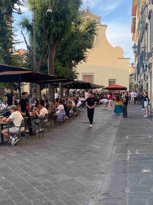 Restaurant/places to eat, Food and drinks, Location