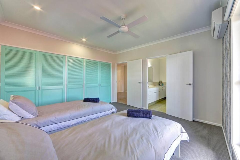 Seagrass - 4 ensuites, Sunset Deck, Walk everywhere House in Bargara