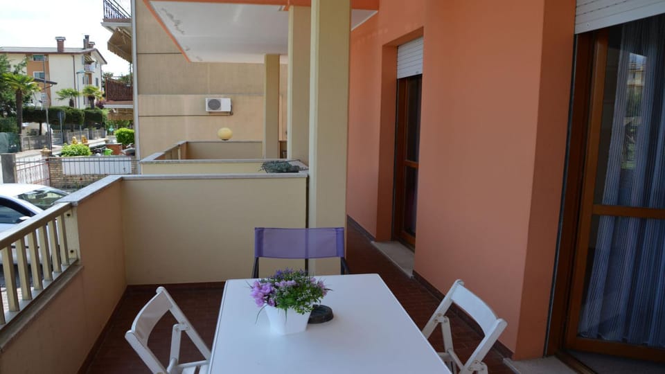 Balcony/Terrace, furniture