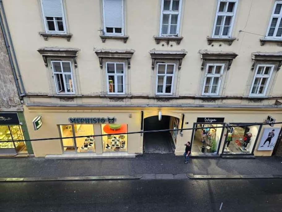 Zagreb Central 2BR + Parking Apartment in City of Zagreb