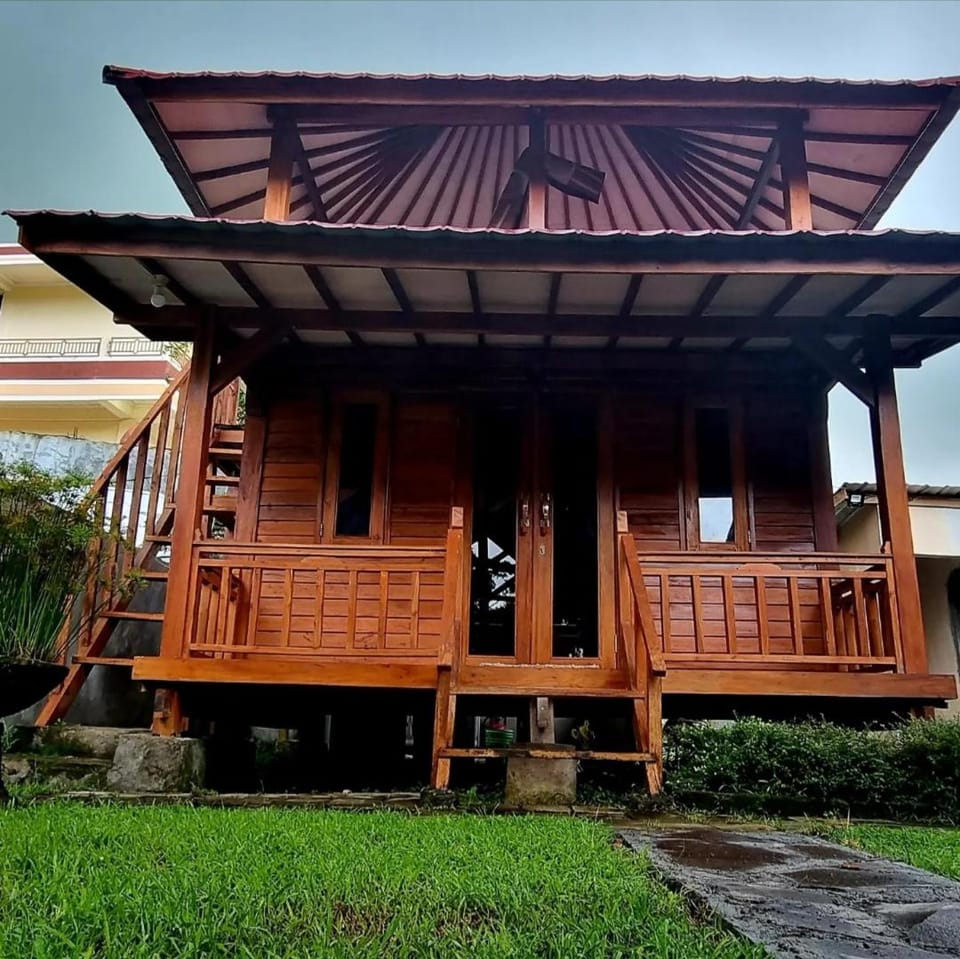 Property building, Day, Balcony/Terrace, Garden view