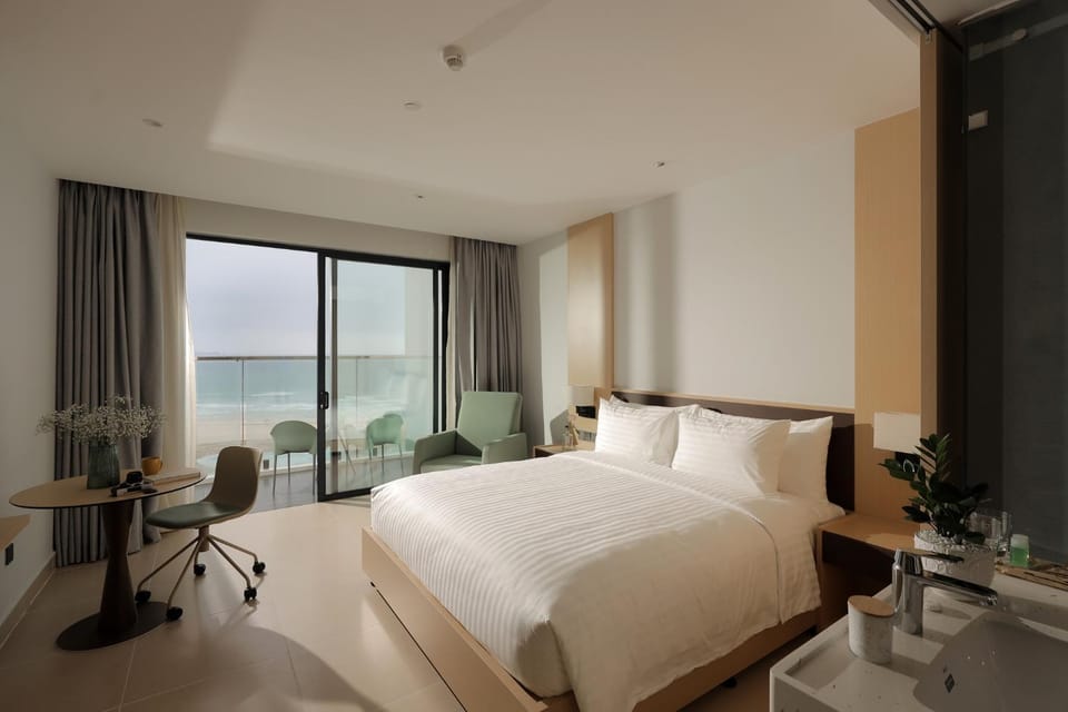Bed, Photo of the whole room, Sea view