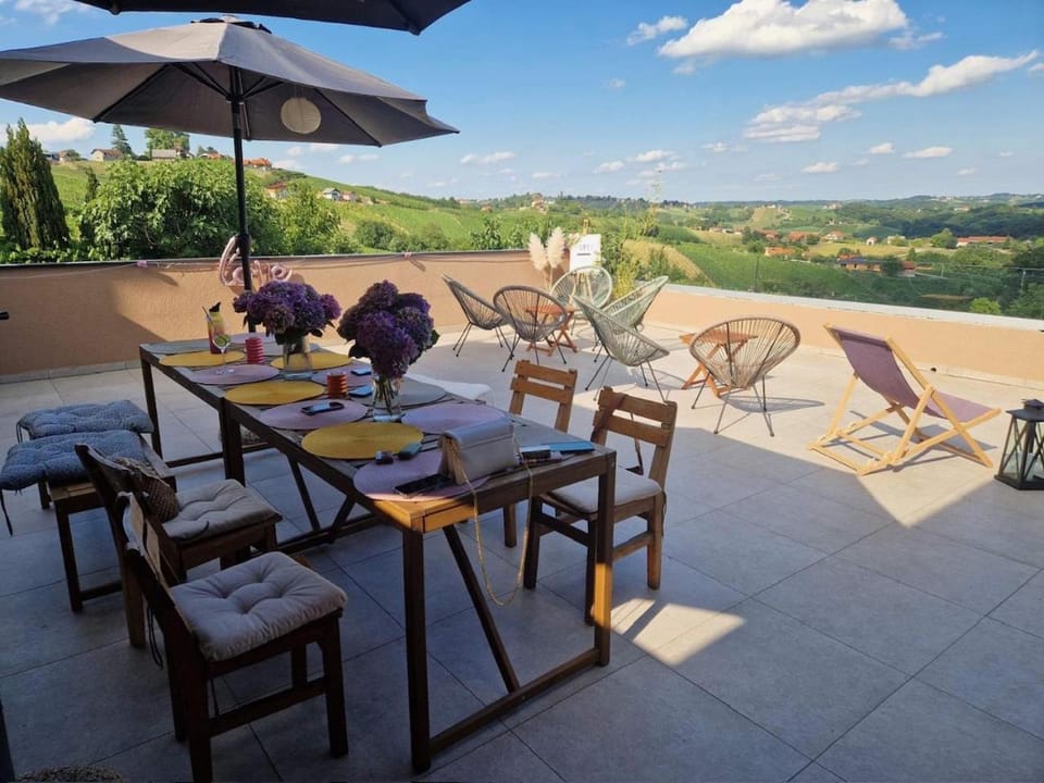 View (from property/room), Balcony/Terrace, Garden view